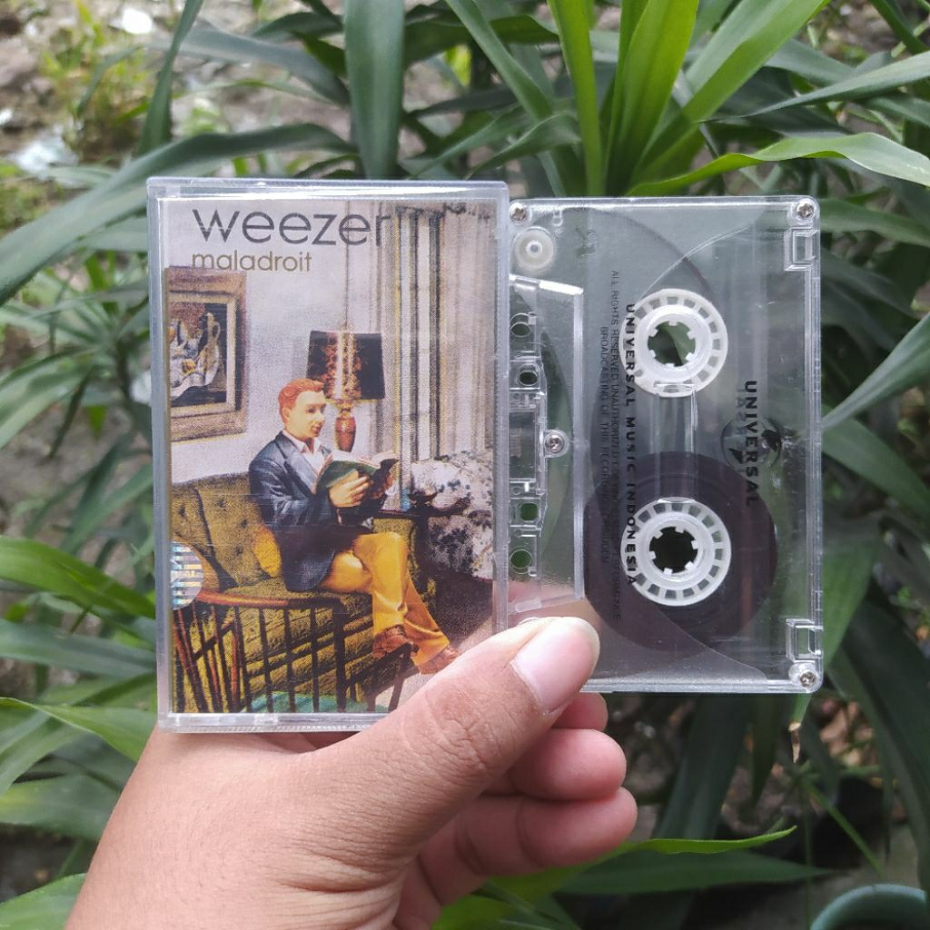Kaset Pita Weezer - Maladroit