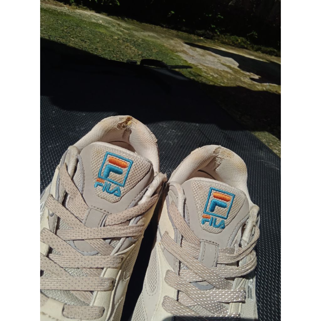 Sepatu second Fila original
