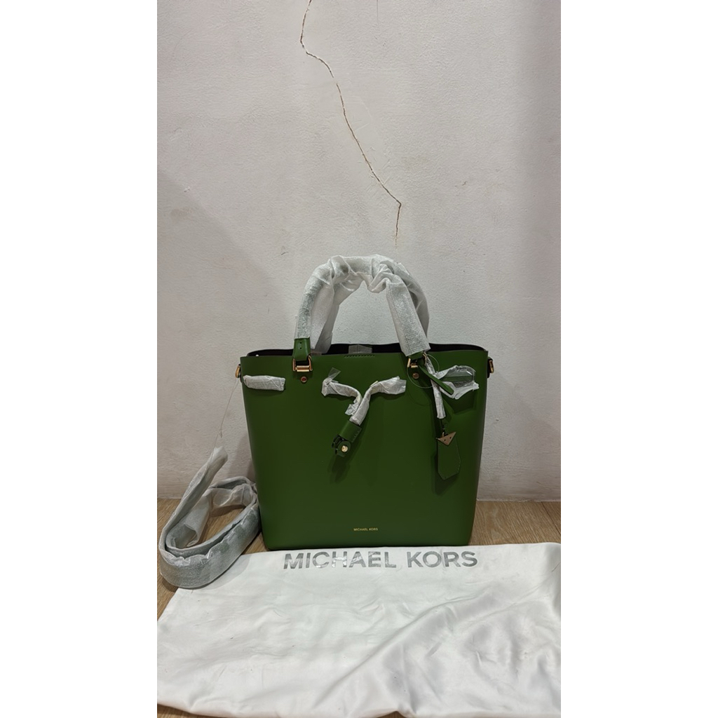 michael kor* brand new with tag