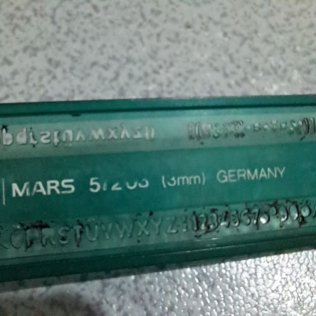 

Cetakan pola lettering guide huruf angka Staedtler Mars 572 03 3 mm buatan Jerman