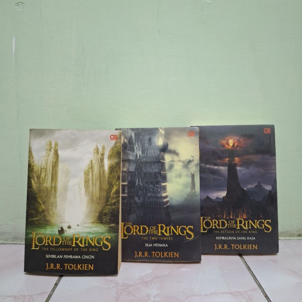PRELOVED MURAH Books Buku Trilogy The Lord Of The Rings JRR Tolkien Lengkap Bekas Pernah Dipakai Per