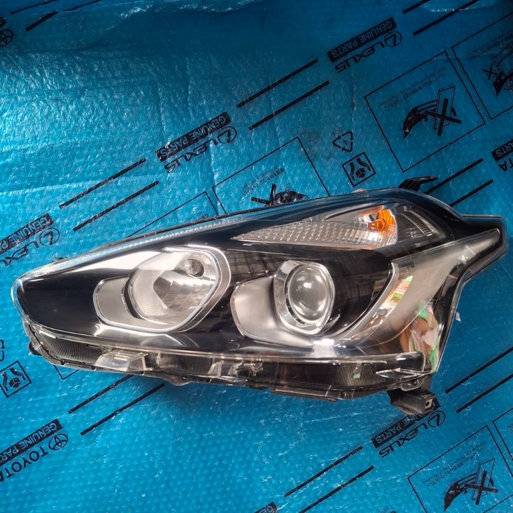 HEADLAMP LAMPU DEPAN MOBIL TOYOTA SIENTA V/G 2016 2017 2018 ORIGINAL KIRI