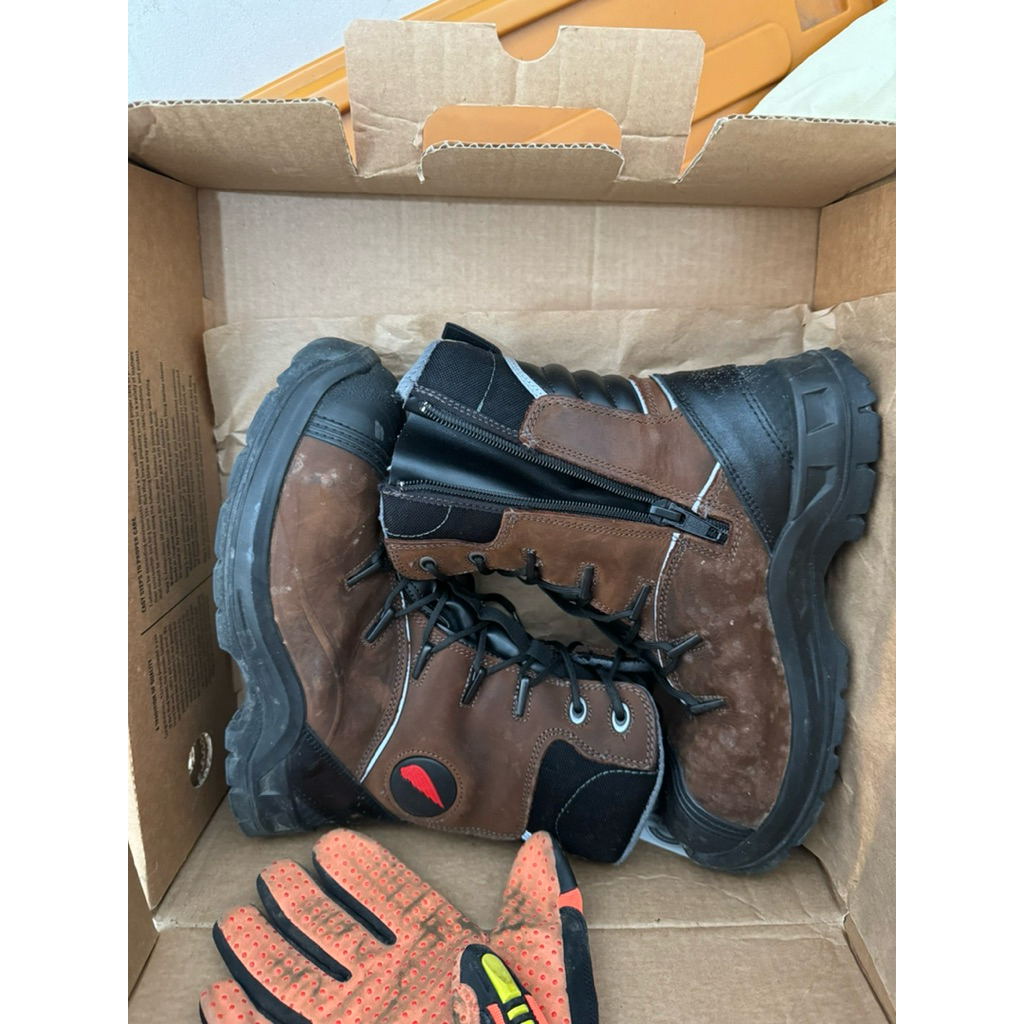 red wings safety shoes