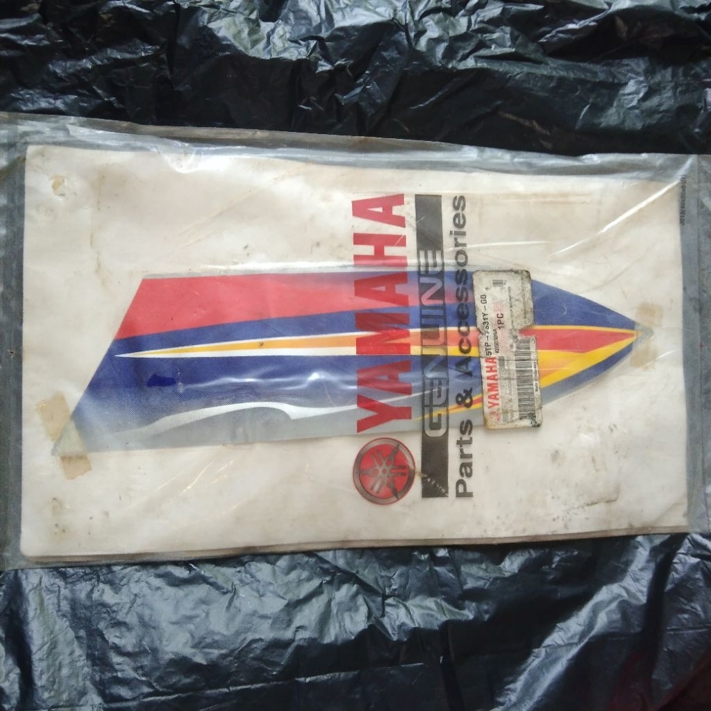 sticker striping Jupiter z 2005 silver biru bagian sayap luar atas kanan