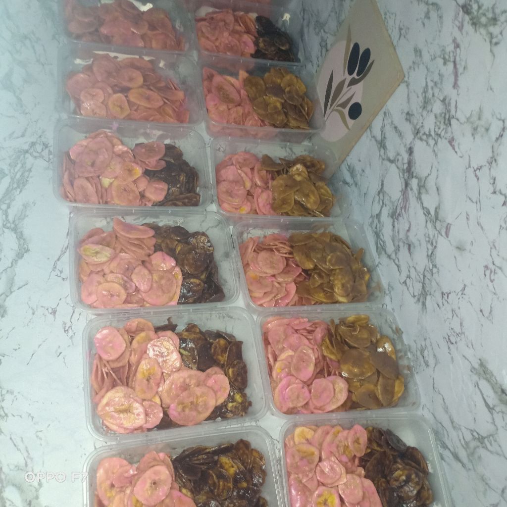 

kripik pisang coklat dan kripik pisang stroberi