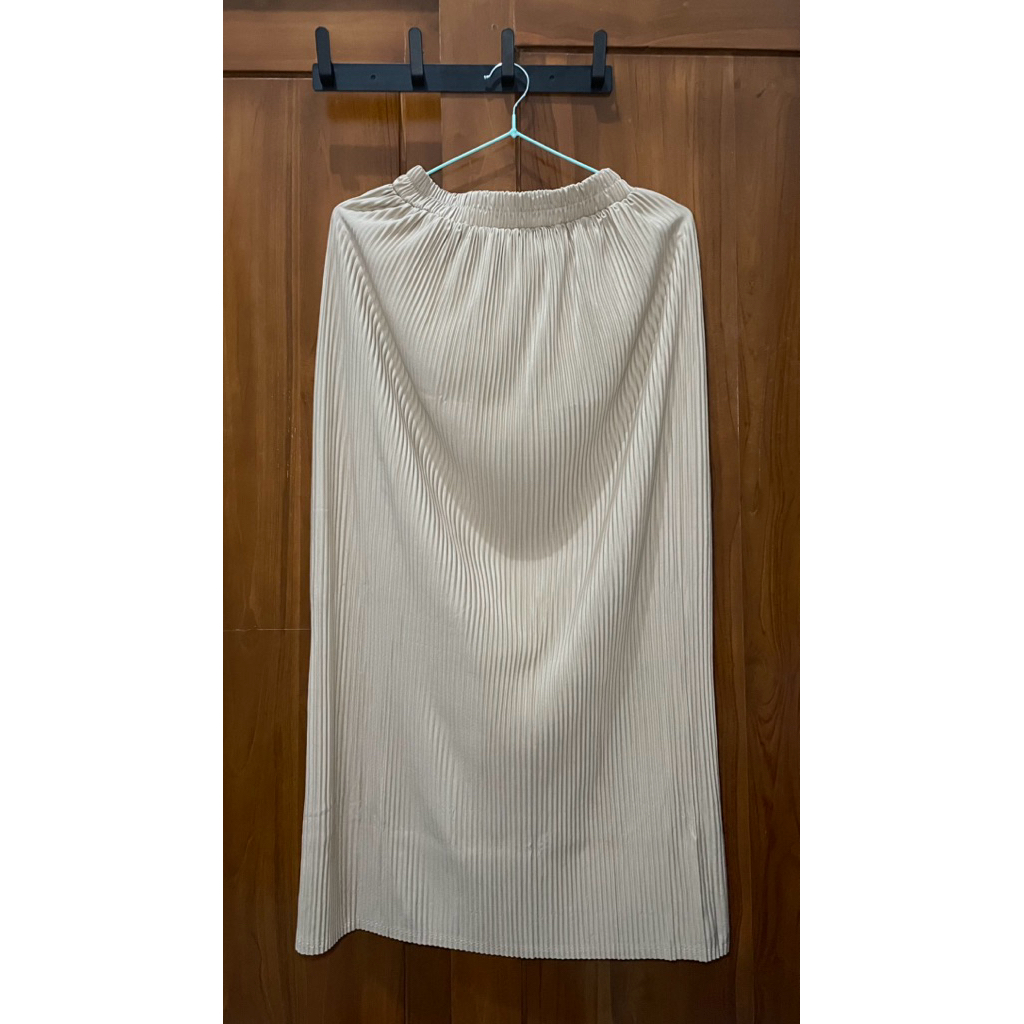 ROK SPAN PLISKET WARNA CREAM/COKSU