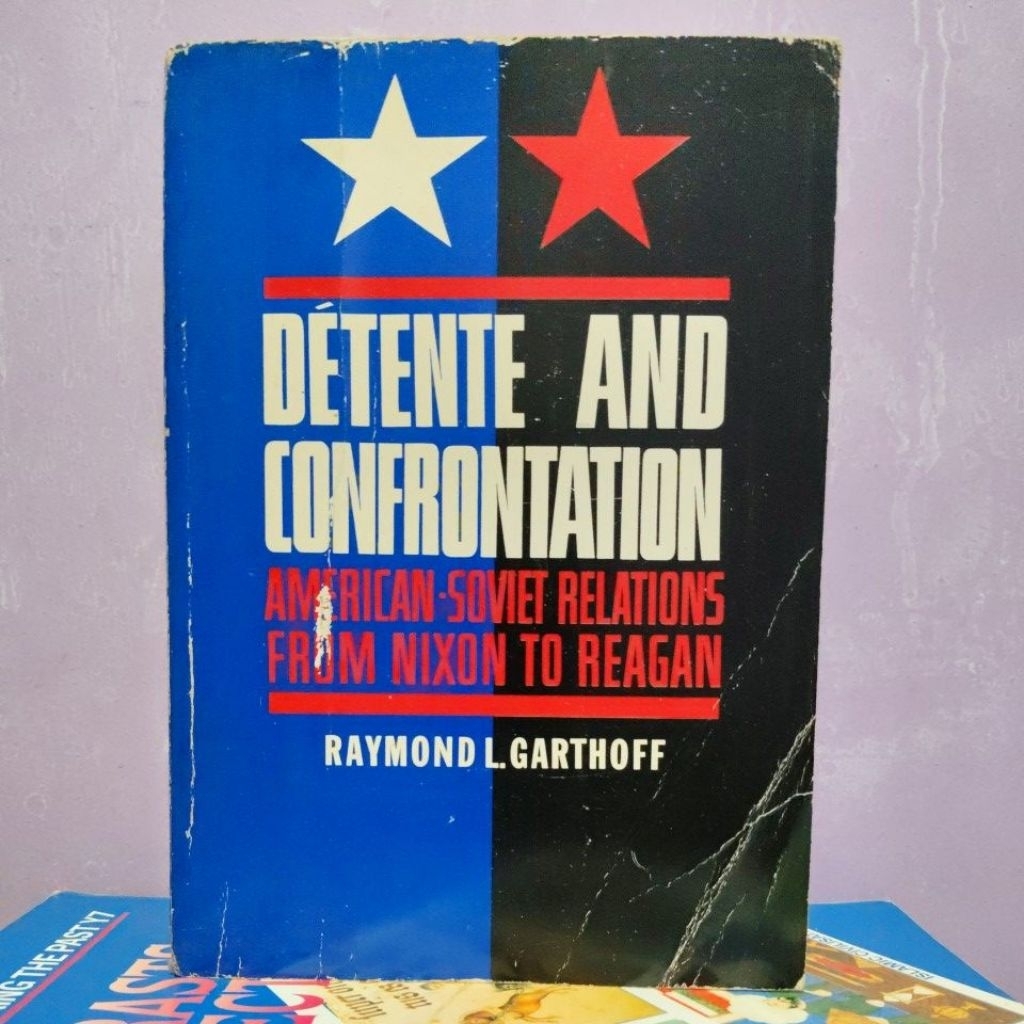 DETENTE AND CONFRONTATION AMERICAN-SOVIET RELATIONS FROM NIXON TO REAGAN By RAYMOND L. GARTHOFF • Or