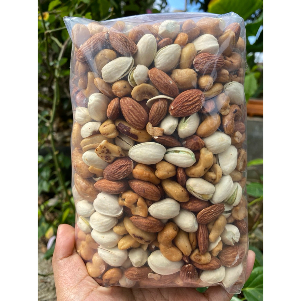 

Trail Mix Roasted Mete Almond Pistachio Kacang mede mix almond dan pistachio Kacang Mete Wonogiri kacang almond panggang