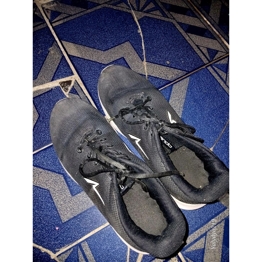 Preloved sepatu sekolah