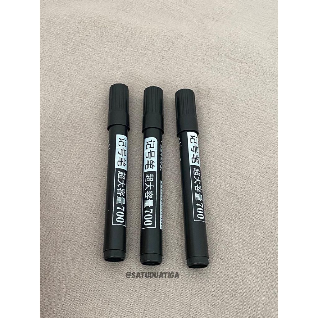 

Spidol permanen warna hitam