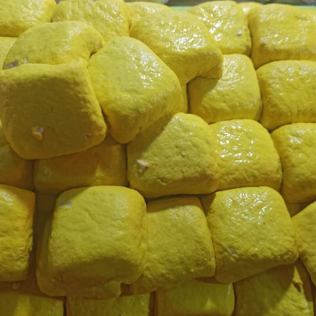 

Tahu bandung isi 10 terbuat dari kacang kedelai