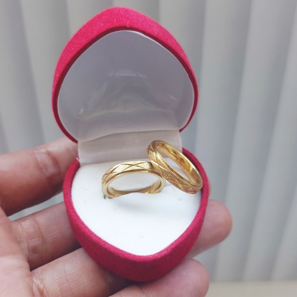Cincin Pasangan Titanium Premium/ Perhiasan Cincin Gold Couple Kawin Pria dan Wanita Antikarat Sudah
