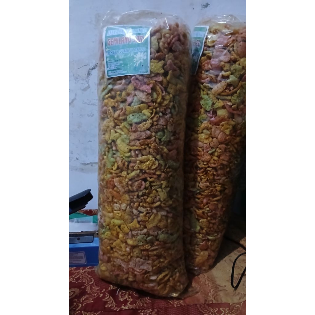 

Kerupuk Bentuk Ikan Ekstra Pedas Best Seller Kriuk