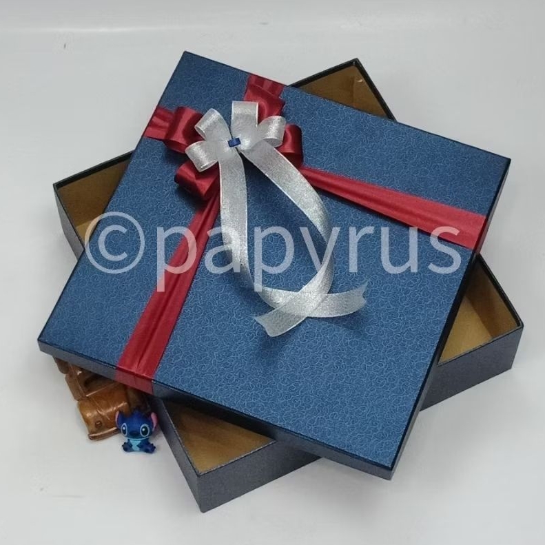 

PAPYRUS 35x35 Tinggi 10cm Kotak Kado Gift Box Hadiah V2