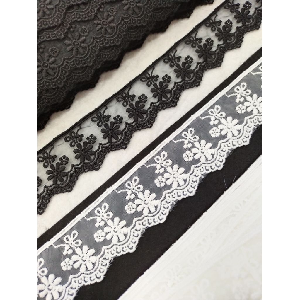 Renda Bordir Tile Hitam putih 3,5cm