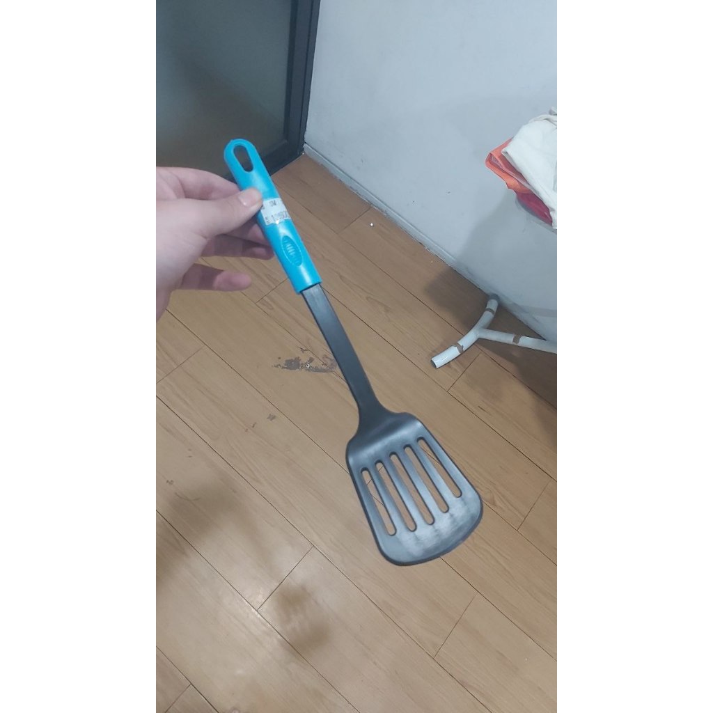 Sodet Silikon Gagang Plastik Warna Warni Spatula Bolong Turner Wok Anti Panas