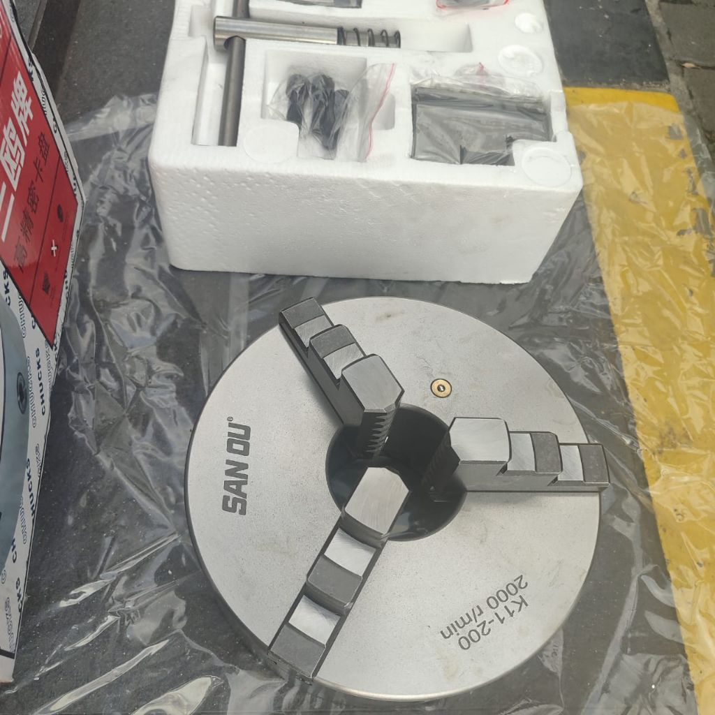 chuck bubut 8 inch 3 jaw / catok kepala bubut 8 inch SAN OU