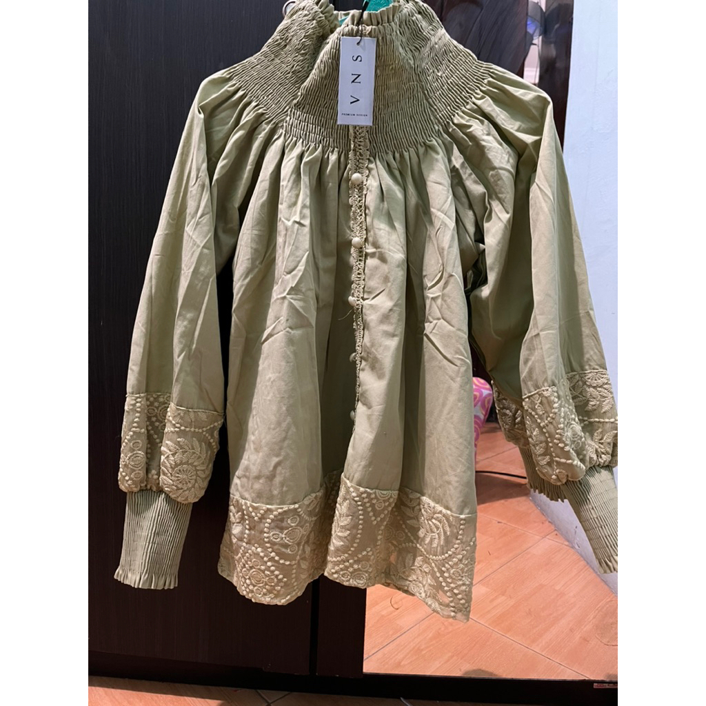 Blouse Model Sabrina Merk VNS