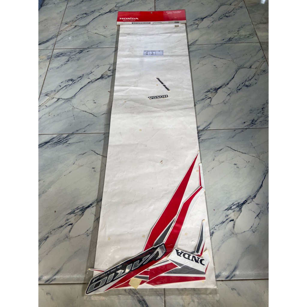 Sticker Body Kanan Hitam New Vario 125 Esp 871X0-K60-B60ZDR