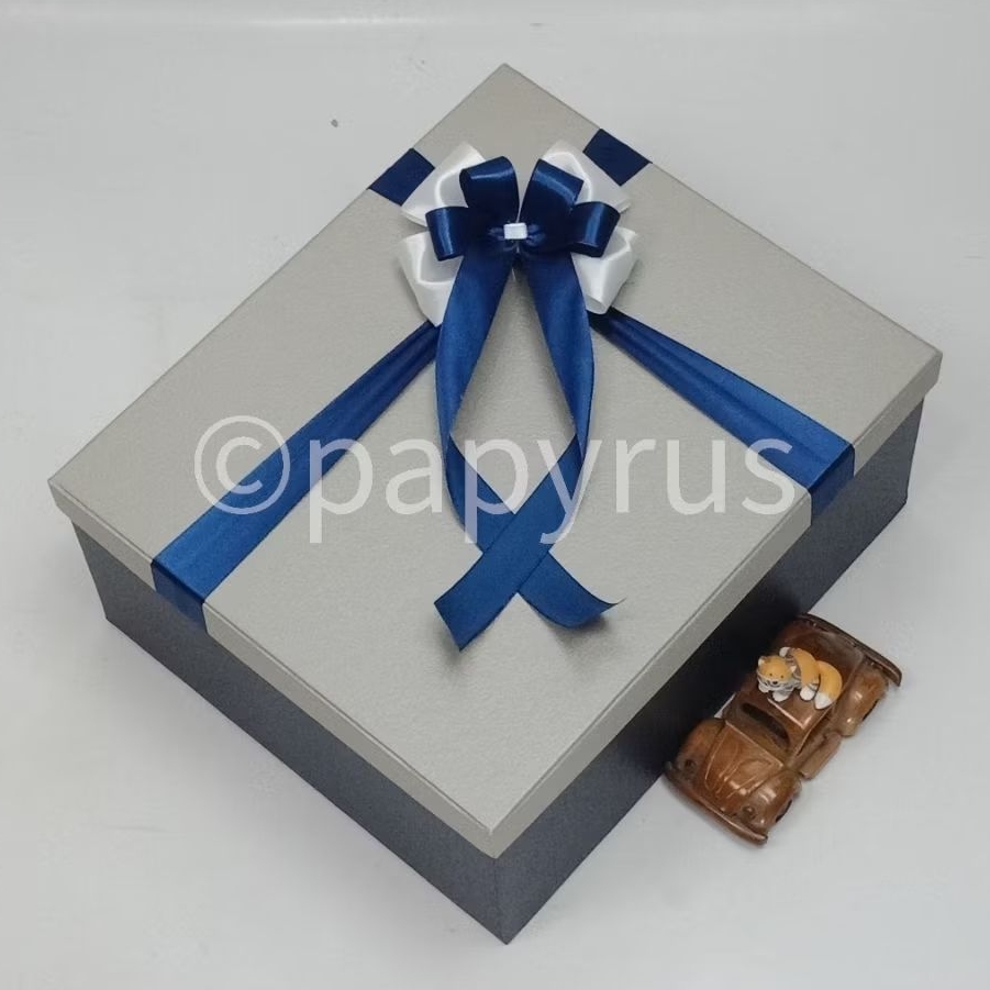 

PAPYRUS Kombinasi 30x35 Tinggi 15cm Kotak Kado Gift Box V3