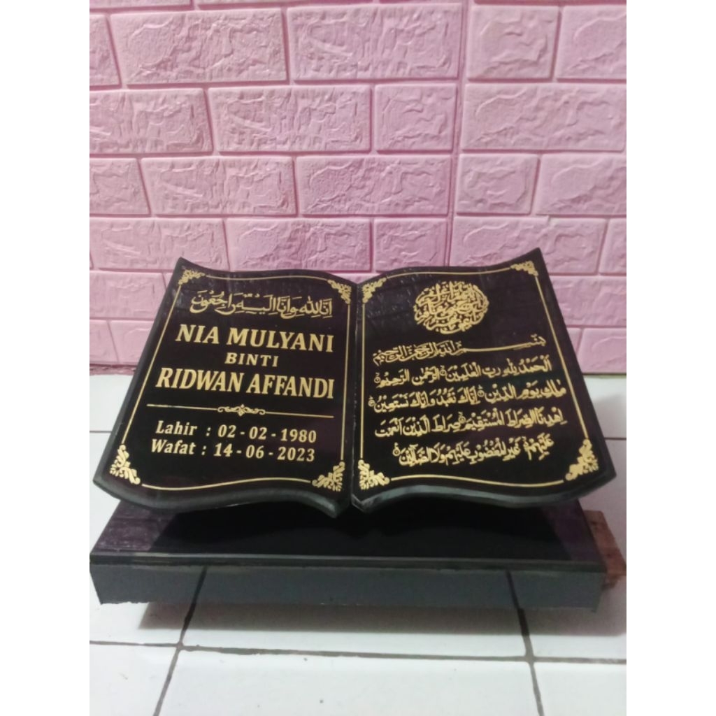 BATU NISAN BUKU