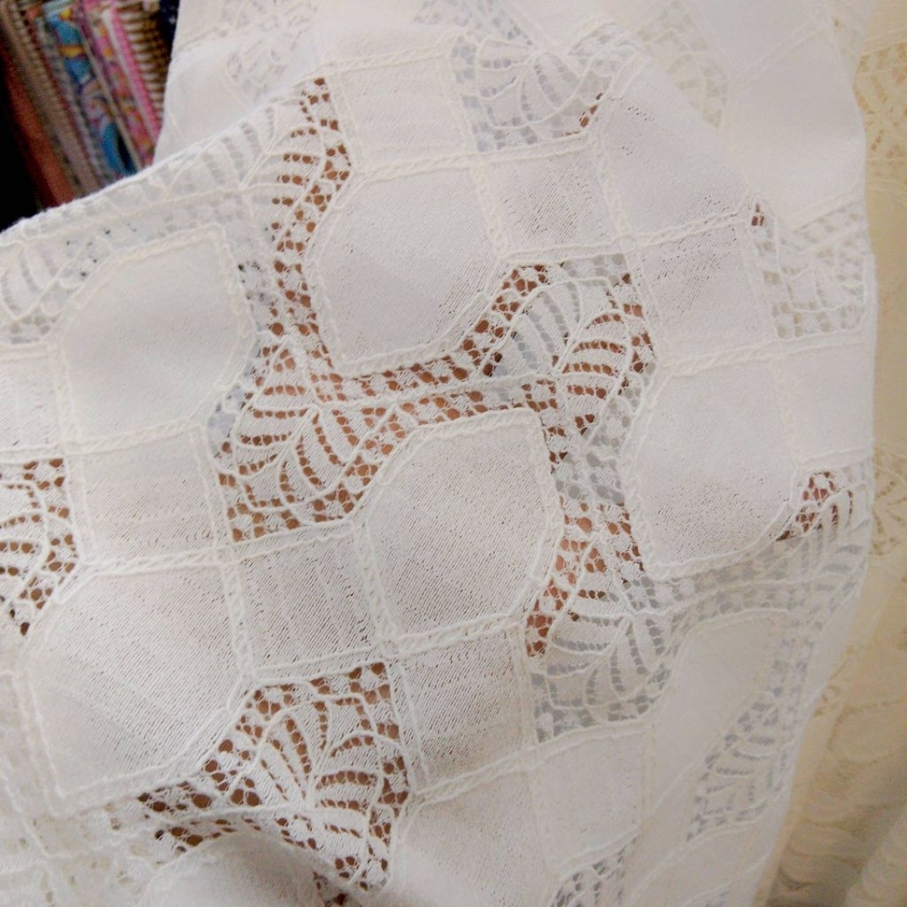 Kain Tile Brokat Premium Mewah Motif Segitiga | Kain Kebaya & Gaun Pesta - Meteran tgt