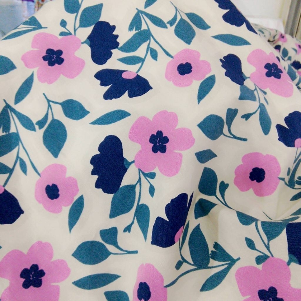 Kain Katun Poplin Motif Bunga Pastel – Kain Meteran untuk Baju, Dress, dan Craft