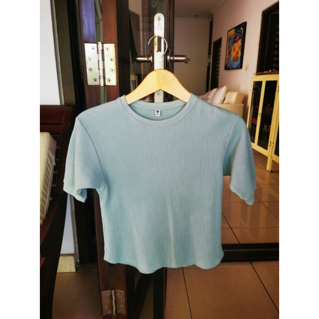 Atasan Uniqlo hijau sage