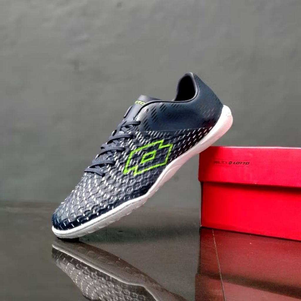 Sepatu futsal Lotto meteora in original