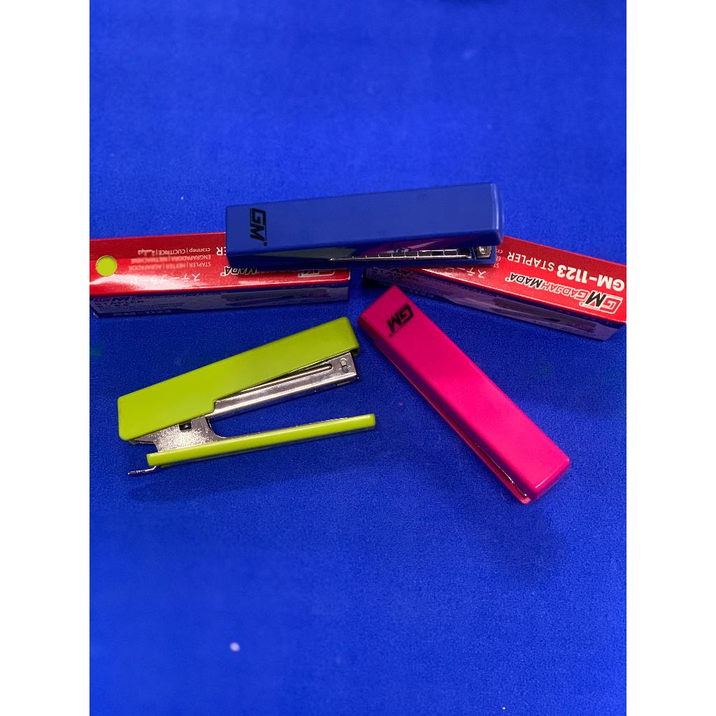 

stapler 1123 gajah mada ( GM ) isi 2 lempeng automatic( tarik langsung kebuka soket isi nya) hekter isi 2 lempeng no 10