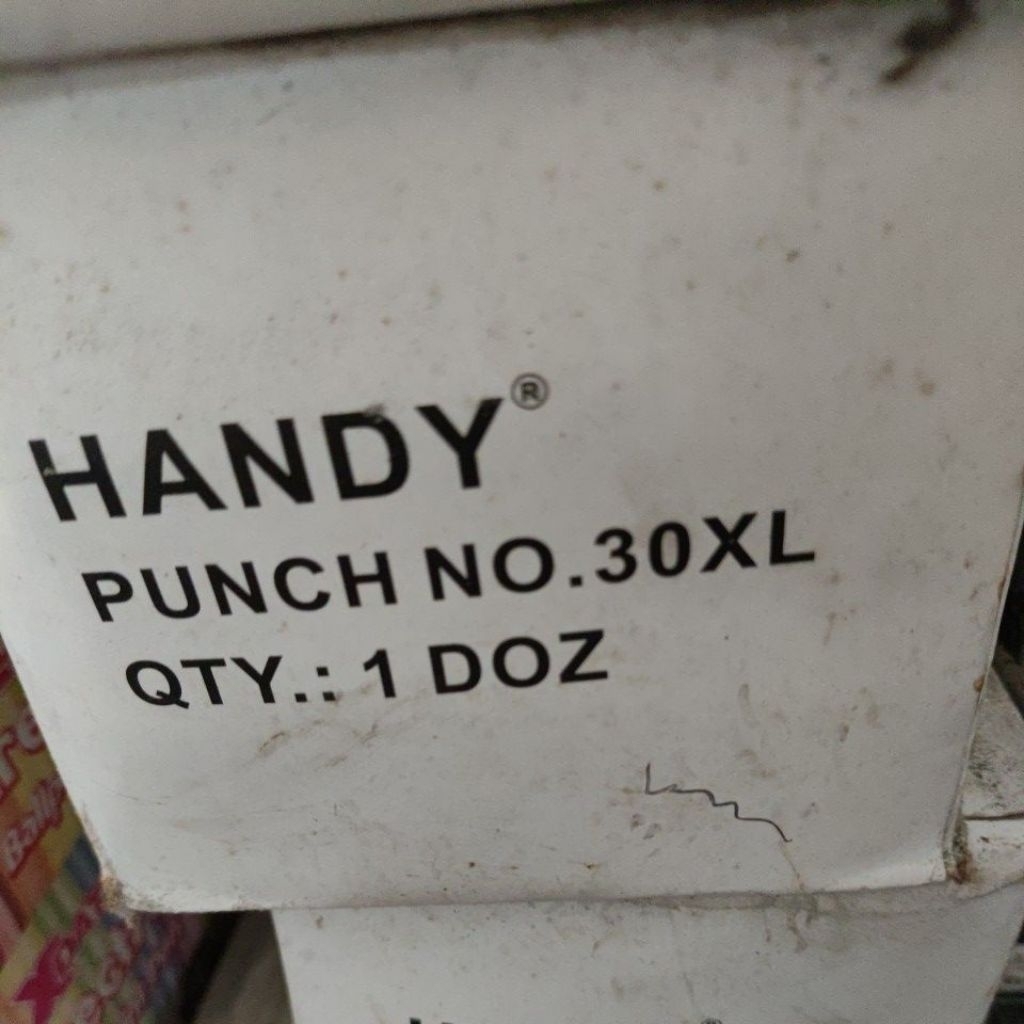 

perkurator pembolong kertas handy