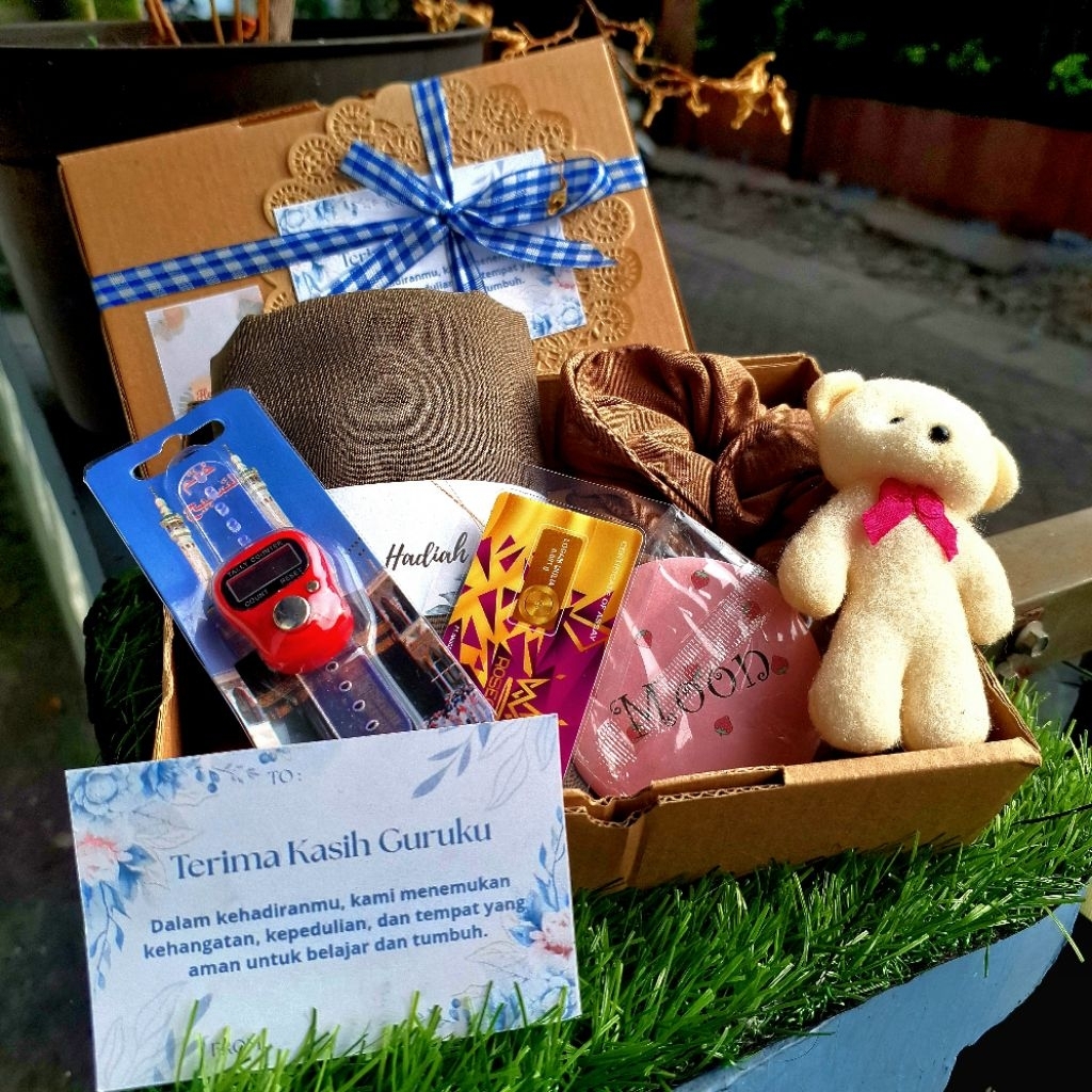 BELLA SQUARE HAMPERS GIFT BOX JILBAB PAKET HIJAB HEMAT Kado Cewek Kado Ultah Anniversarry Wisuda Sou
