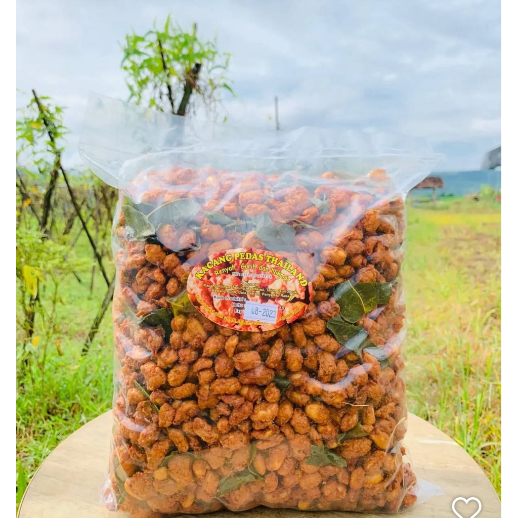 

KACANG THAILAND PEDAS DAUN JERUK 500 gram 1 kg gurih renyah