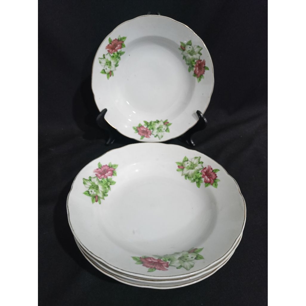 4 Piring makan jadul bunga kangkung (defect)