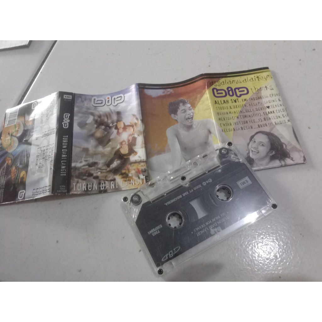 Kaset Pita BIP turun dari langit