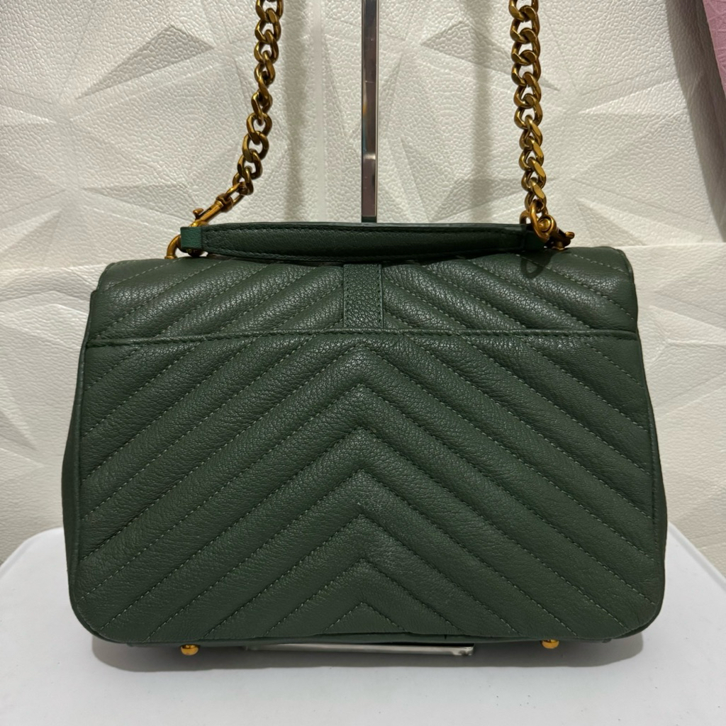 tas sling bag kulit asli. tas selempang wanita. tas sling kulit asli. tas hijau army