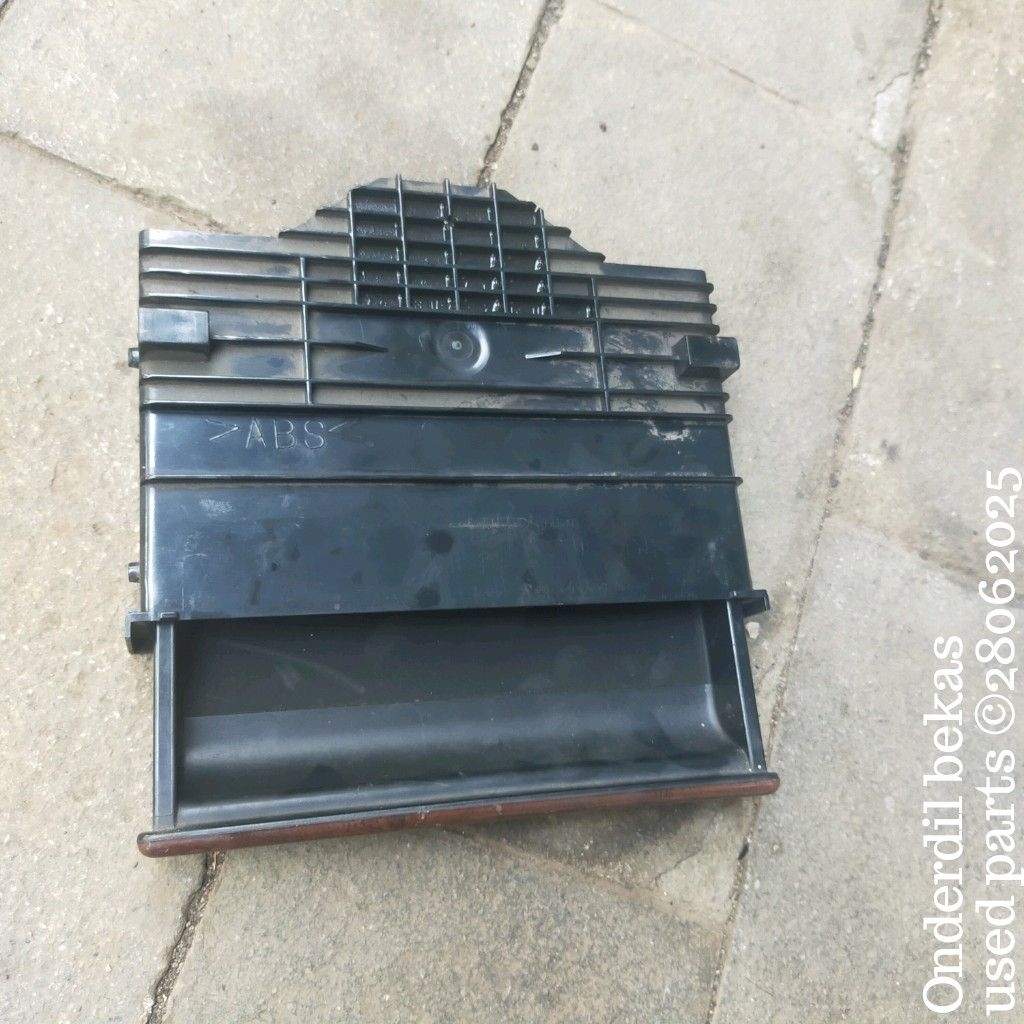 kompartemen laci dashboard Toyota Camry  1999