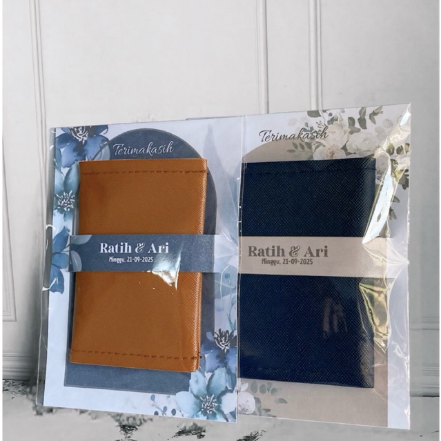 Souvenir card holder bermanfaat