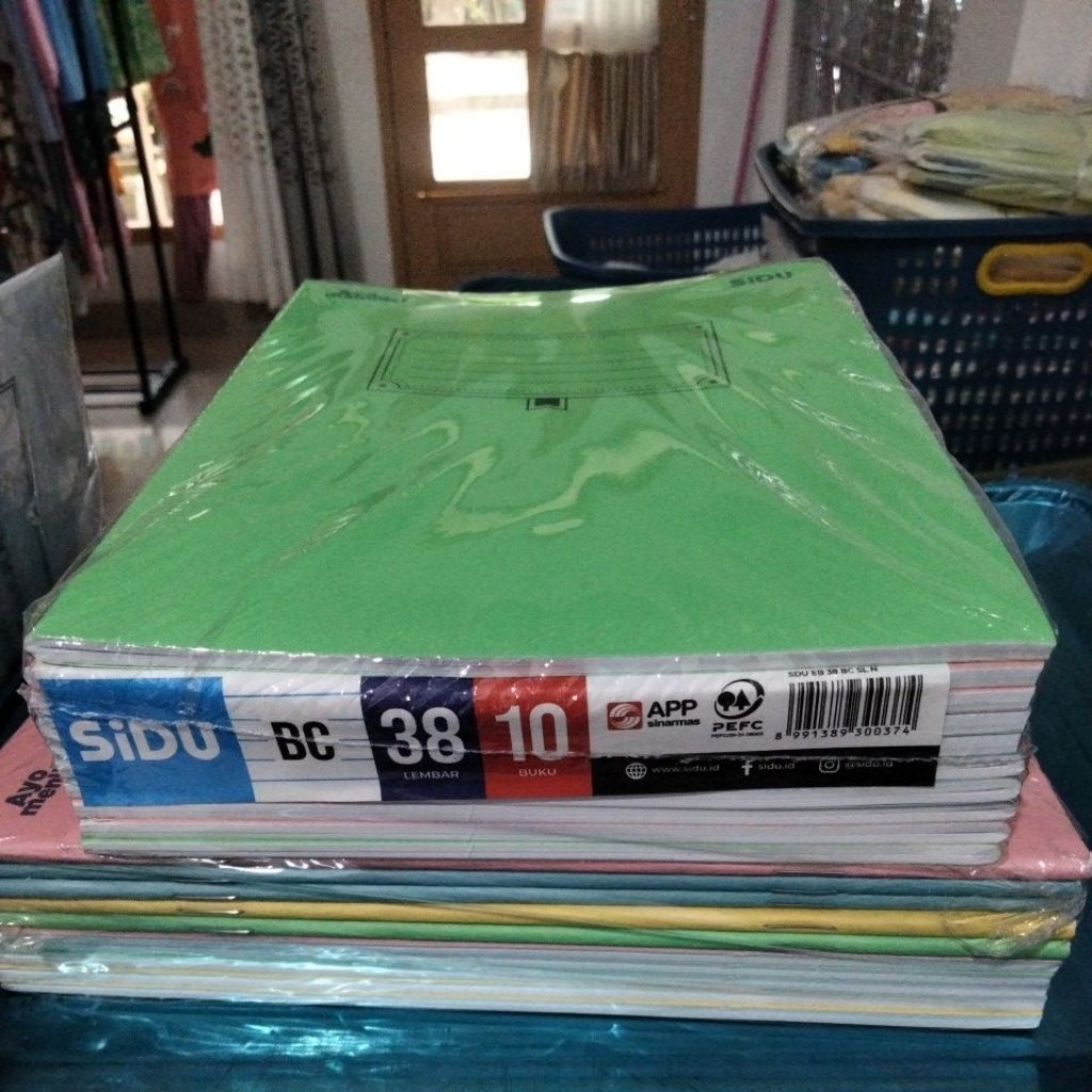 

Buku Tulis Sinar dunia 38 lb isi 20 buku