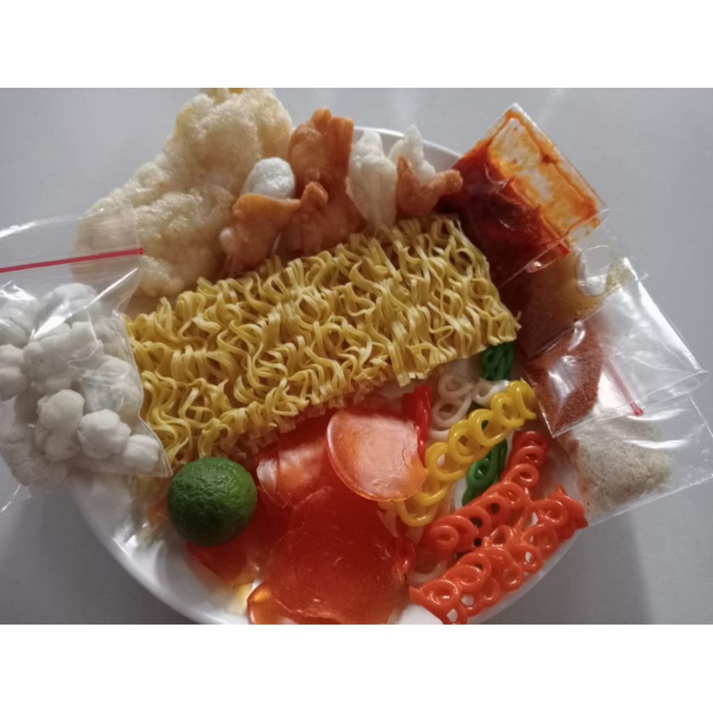 

Seblak instant, seblak bandung, seblak pedas enak bumbu komplit dengan isian lengkap dan banyak