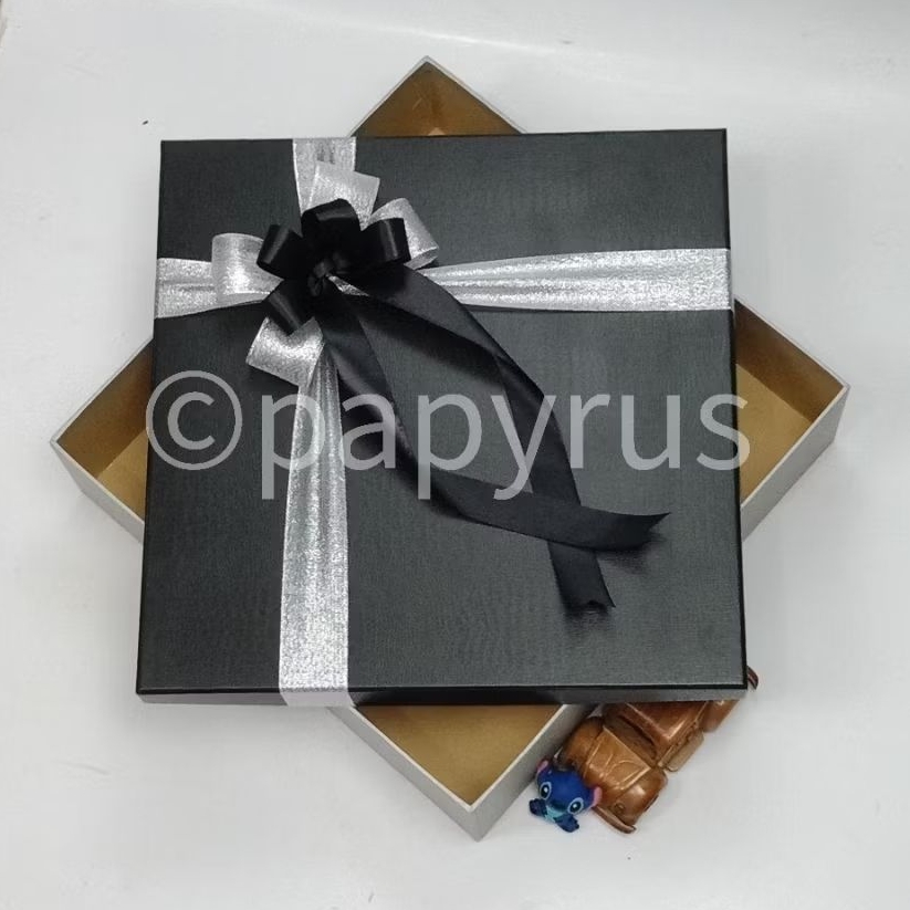 

PAPYRUS Kombinasi 35x35 Tinggi 5cm Kotak Kado Gift Box Hadiah V3
