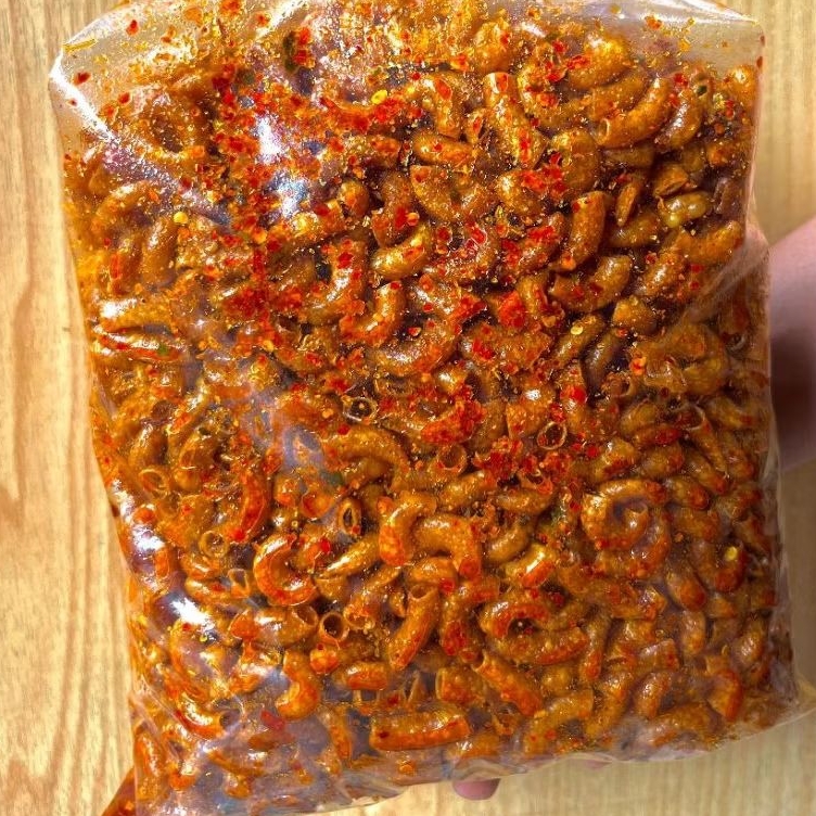 

Makaroni kriuk pedas gurih/seblak kering makaroni 500gr/makaroni renyah pedas