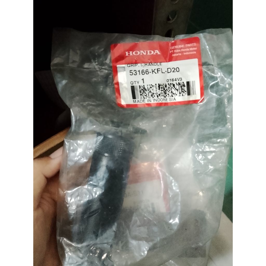 HANDGRIP HAND GRIP SLOP STANG STIR KIRI HONDA REVO KARISMA SUPRA X 125 53166-KFL-D20