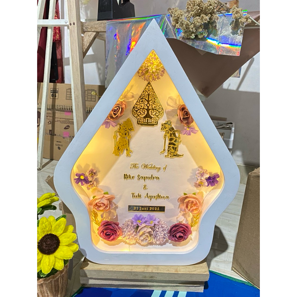 mahar pernikahan akrilik bentuk wayang