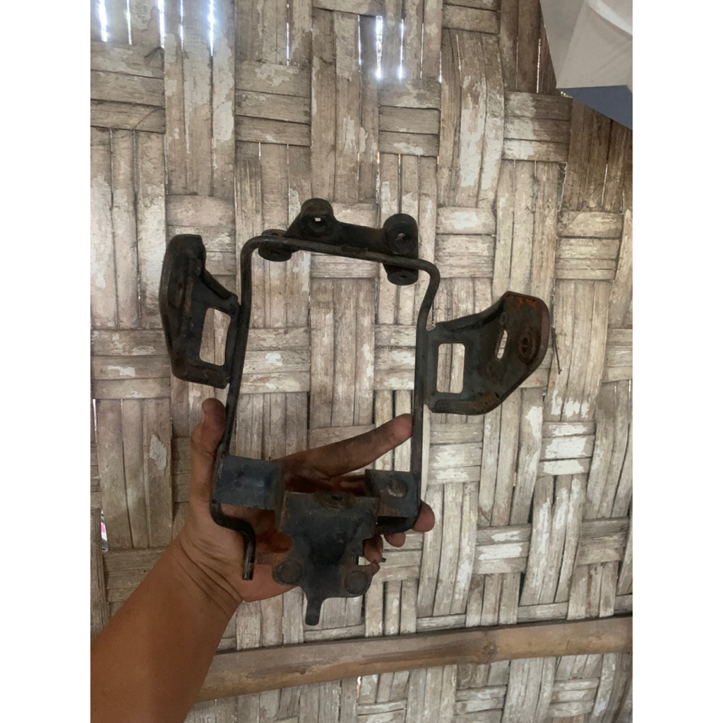 Breket Pangkon lampu depan Honda GL pro Max Original