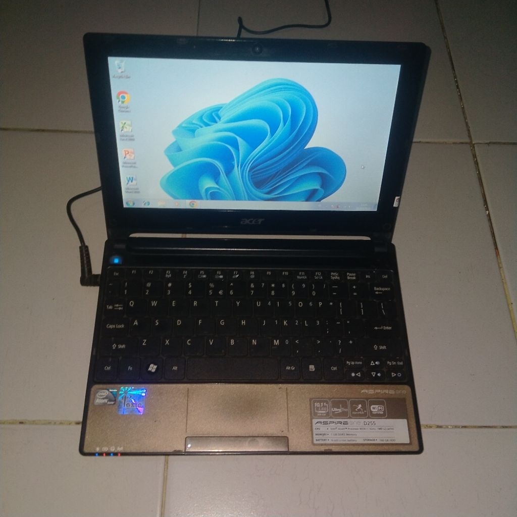 Netbook mulus Acer Aspire One D255 Intel atom 4 core ram 1 HDD 160 GB