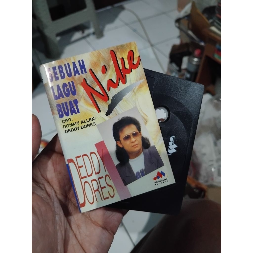 Kaset Pita Sebuah Nike Ardila Dedy Dorres