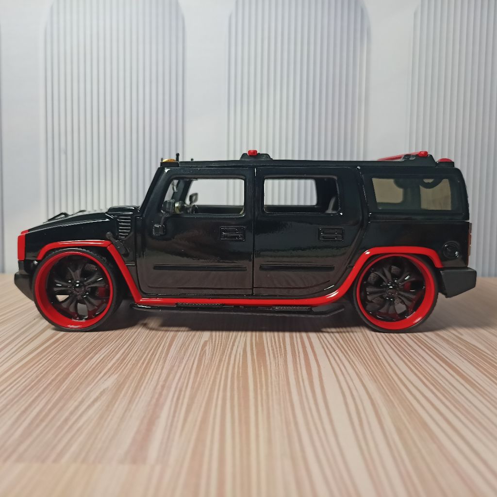 Jada Toys Hummer H2 skala 1:24 (loose repaint)