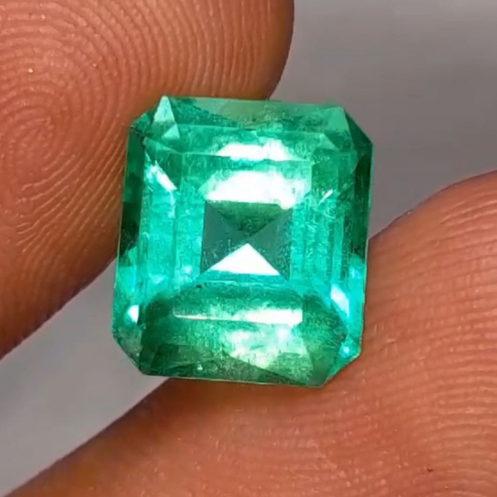 Natural Emerald Beryl 4.07ct Zambrud Colombia CE - Insignificant GRI Lab Collector Item