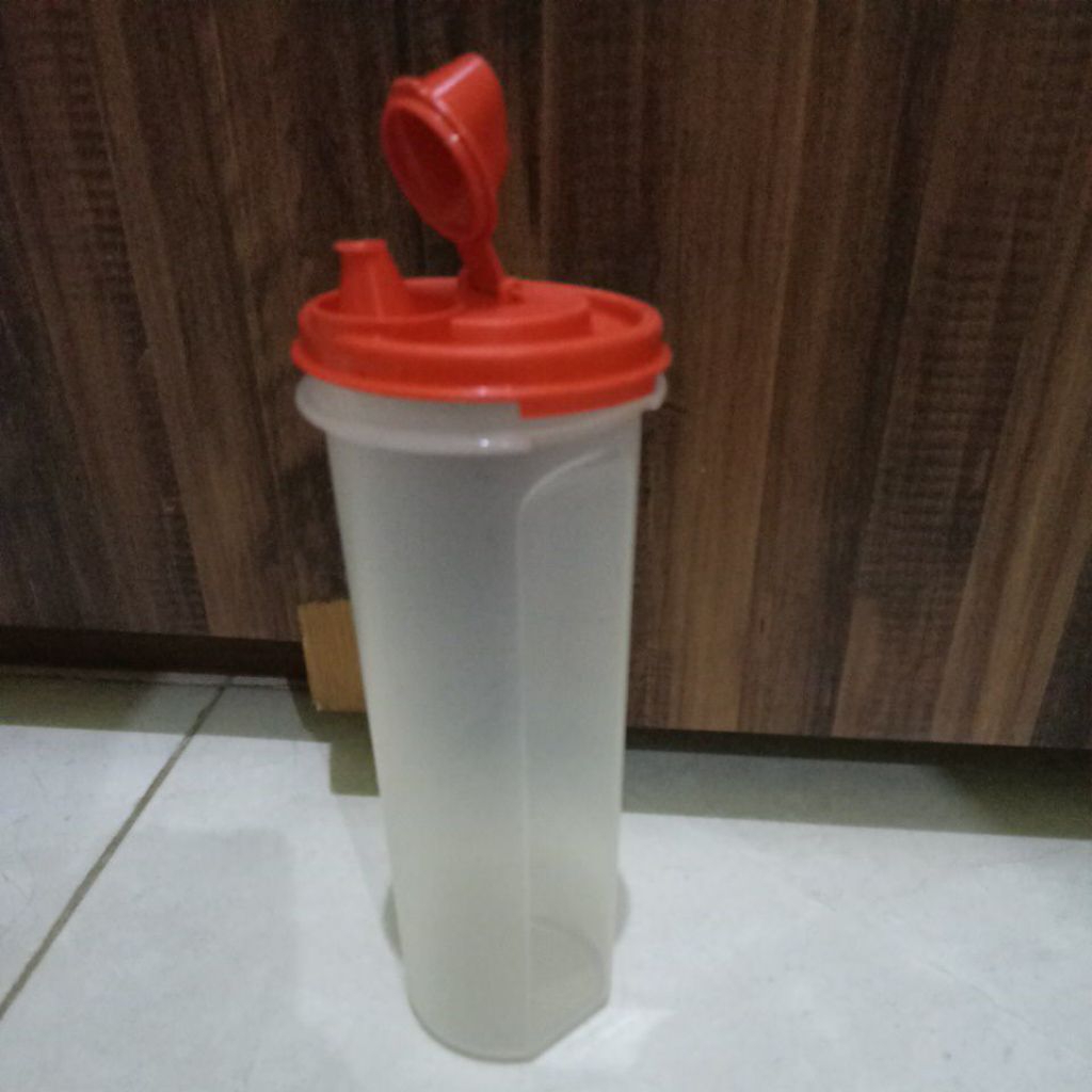 tupperware store n pour oil dispenser 890ml preloved